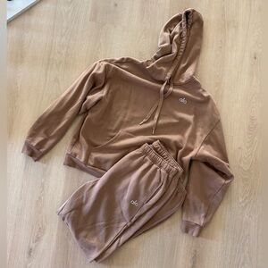 ALO Yoga Accolade Hoodie Sweat Set in Toasted Almond